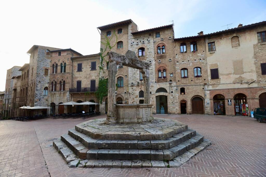 Lovely 2 Bedroom In San Gimignano Historic Center Exterior photo
