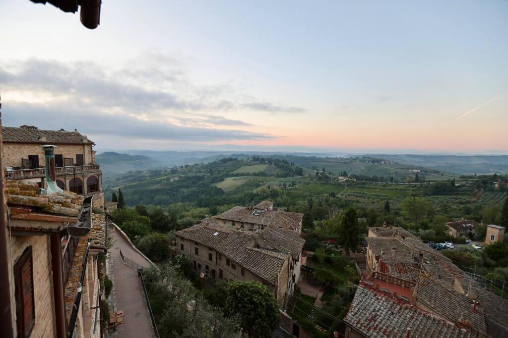 Lovely 2 Bedroom In San Gimignano Historic Center Exterior photo