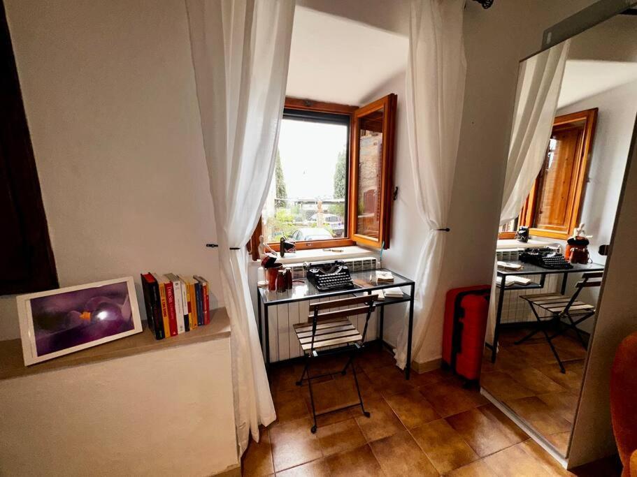 Lovely 2 Bedroom In San Gimignano Historic Center Exterior photo