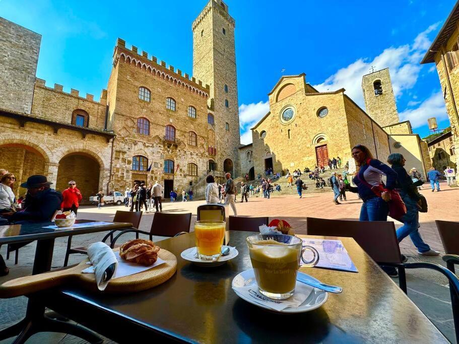 Lovely 2 Bedroom In San Gimignano Historic Center Exterior photo